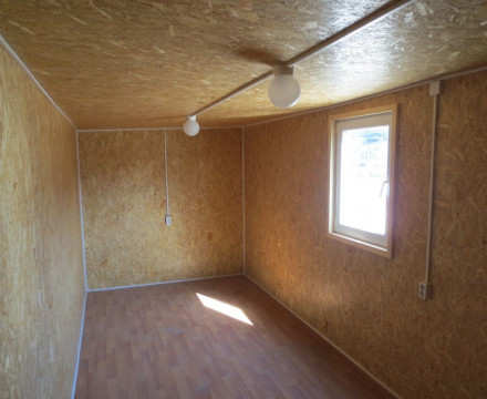 Бытовка с боковым входом, утепленная, окно ПВХ Бытовка с боковым входом, утепленная, окно ПВХ