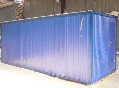 Бытовка с торцевым входом, отделка ПВХ панели