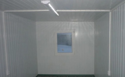 Бытовка с торцевым входом, отделка ПВХ панели