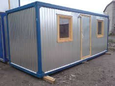 Бытовка БП, деревянные окна, вход по центру