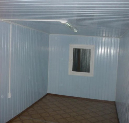 Бытовка зеленая, отделка ПВХ, пол линолеум