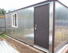 Бытовка с тамбуром, стены, потолок вагонка, ПВХ окно