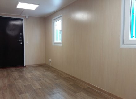 Вагончик синий, ЛДСП отделка, окна с решетками Вагончик синий, ЛДСП отделка, окна с решетками