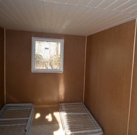 Бытовка с тамбуром, внутренняя отделка ДВП Бытовка с тамбуром, внутренняя отделка ДВП