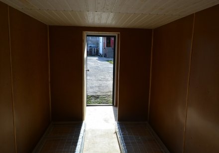 Бытовка с тамбуром, внутренняя отделка ДВП Бытовка с тамбуром, внутренняя отделка ДВП