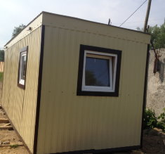 Вагончик утепленный с двумя окнами