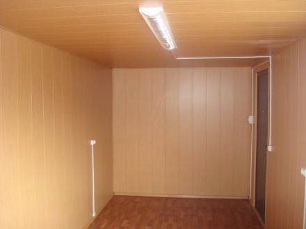 Вагончик утепленный с двумя окнами