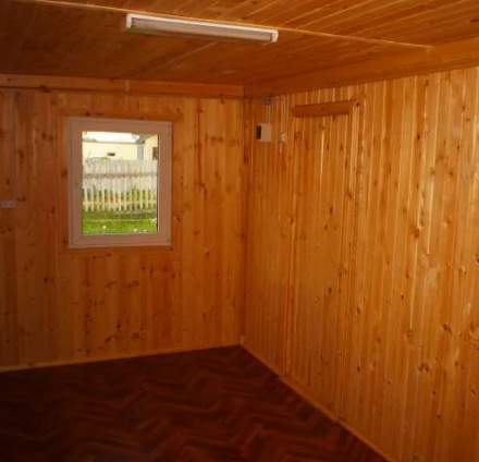 Бытовка серая, обшита вагонкой, пол линолеум Бытовка серая, обшита вагонкой, пол линолеум