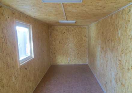 Вагончик белый 2,4х6м с металлической дверью Вагончик белый 2,4х6м с металлической дверью